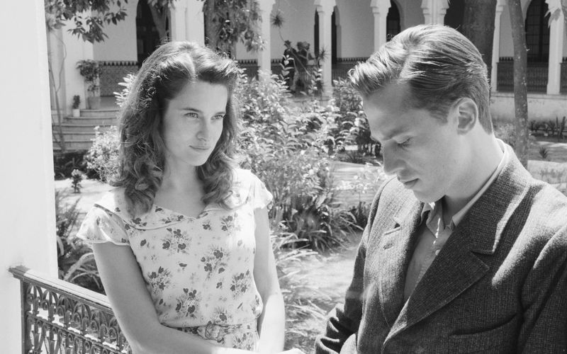 Eine Affäre zwischen Liebe und Gleichgültigkeit: Neben Benjamin Voisin spielt Rebecca Marder (als Marie Cardona) eine tragende Rolle in "Der Fremde".