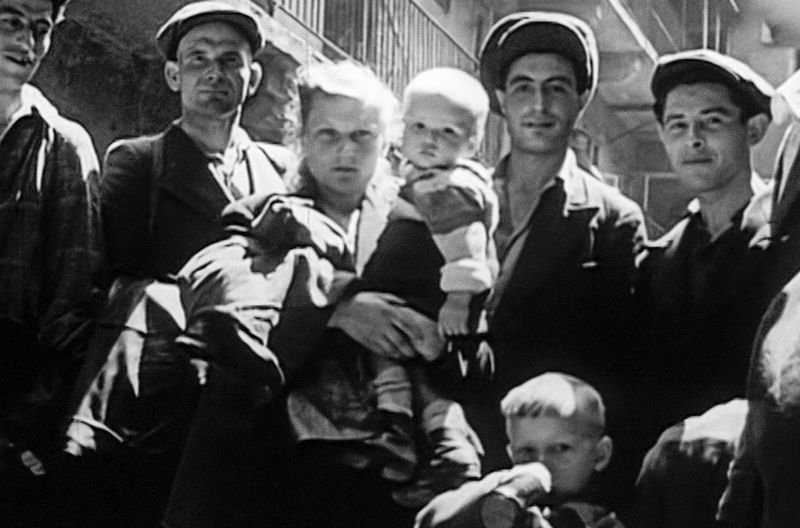 Während die Welt die Bilder der KZ-Befreiung als Symbol des Triumphs begrüßte, hatten die ehemaligen Insassen auch danach noch zu leiden. 