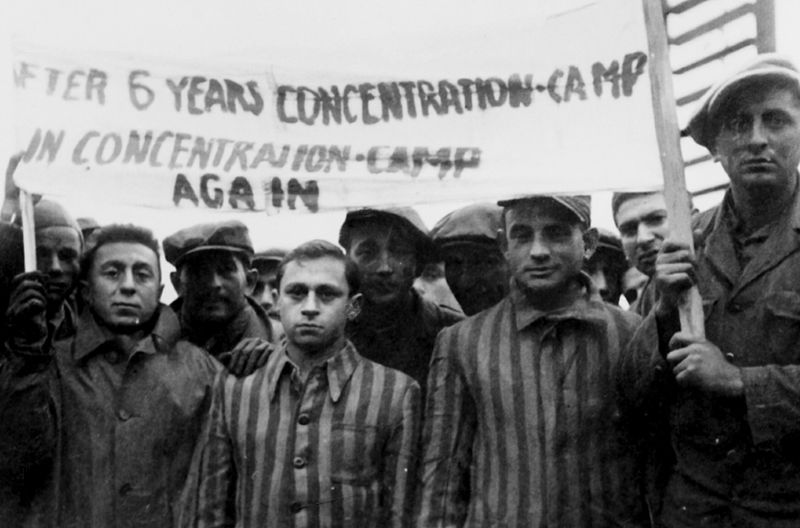 Auf die Migrationsbewegung nach der Befreiung der NS-Konzentrationslager reagierten die Alliierten mit der Einrichtung von provisorischen Lagern für "Displaced Persons" ("Vertriebene Personen").
