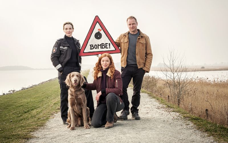 Hannah Wagner (Jana Klinge, links), Jule Christiansen (Marleen Lohse) und Hauke Jacobs (Hinnerk Schönemann) bekommen es im neuen Fall mit viel Zündstoff zu tun.