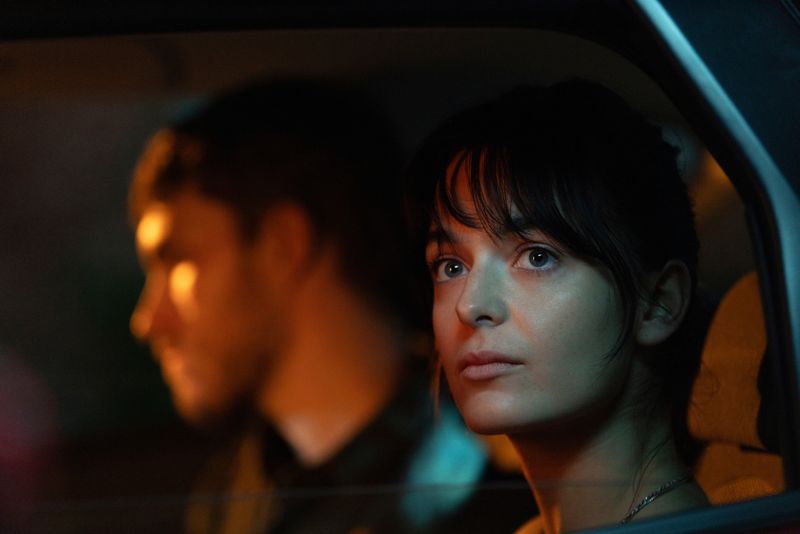 Delia (Céline Buckens) ist Teil eines europäischen Recherchekollektivs.