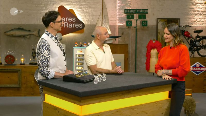 "Du kommst mir äußerst bekannt vor", machte Horst Lichter große Augen, als er die Verkäuferin bei "Bares für Rares" begrüßte. "Kann es sein, dass wir uns irgendwann irgendwo begegnet sind?" 
