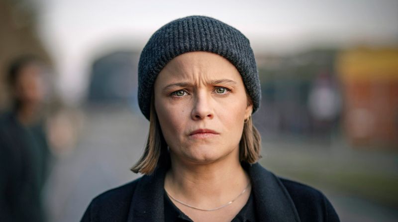 Die Bremer Kommissarin Liv Moormann (Jasna Fritzi Bauer) muss im neuen Bremer "Tatort"-Krimi den Mord an einer bemitleidenswerten Studentin aufklären. Ihre Partnerin Linda Selb liegt derweil im Krankenhaus - nach der Attacke durch einen Verdächtigen.