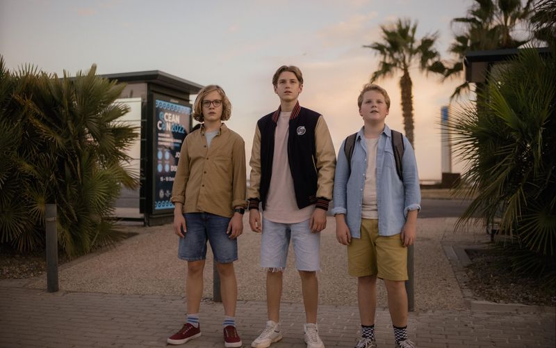 "Die drei ???" kehren mit neuer Besetzung auf die Leinwand zurück: In "Erbe des Drachen" reisen Bob (Levi Brandl, links), Peter (Nevio Wendt, Mitte) und Justus (Julius Weckauf) von Kalifornien nach Rumänien.