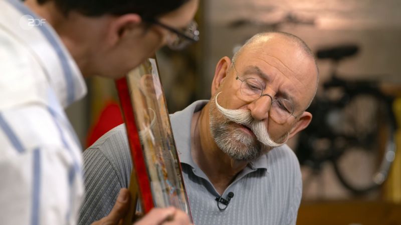 "Ein Bild" glaubte Horst Lichter zu sehen. Experte und Galerist Colmar Schulte-Goltz wusste es besser: "Ein Steinmosaik." Lichter war verblüfft: "Ich sehe noch immer kein Mosaik, sondern nur ein Bild, aber du erklärst mir das." Der Experte freute sich aus gutem Grund ...