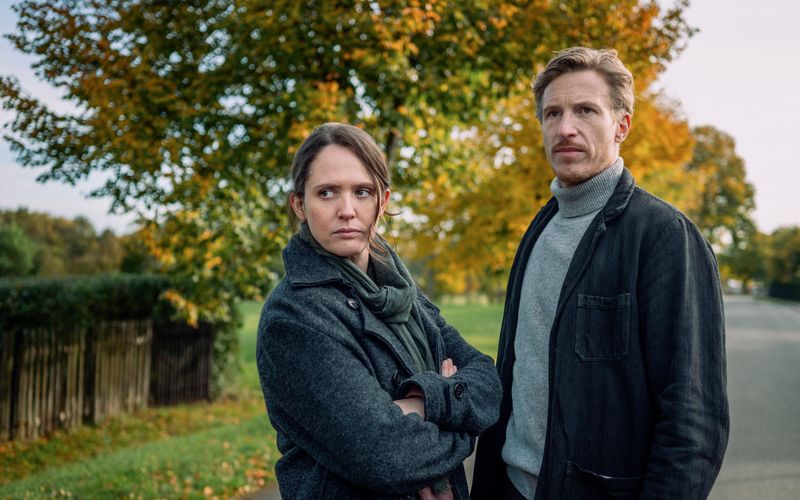 In ihrem ersten gemeinsamen Fall ermitteln Rechtsmedizinerin Mala Murphy (Emily Cox) und Kriminalhauptkommissar Moritz Herbst (Golo Euler) die Hintergründe zum Tod einer Familienrichterin. 