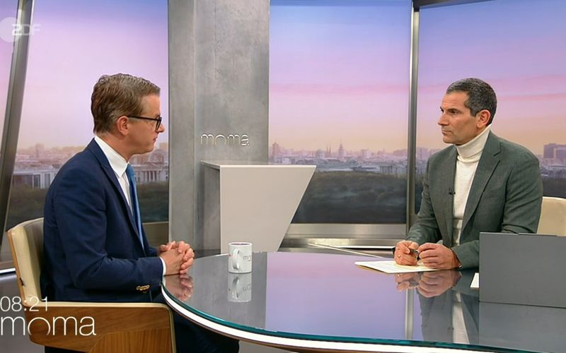 Anm Freitagmorgen stellte sich der CDU-Generalsekretär Carsten Linnemann (links) im ZDF-"Morgenmagazin" den Fragen von Mitri Sirin.