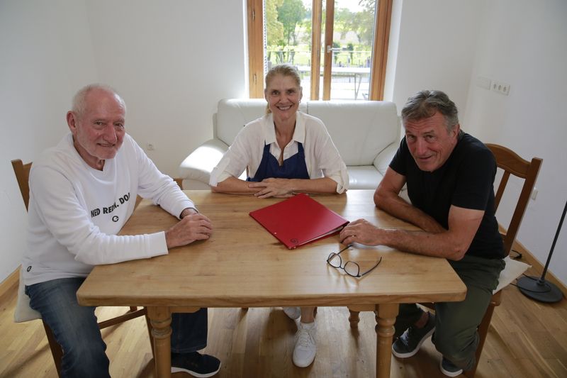 Sie verbindet Freundschaften, die auf den Bühnen begannen, von links: Sepp Schauer, Corinna Binzer und Hans Schuler.