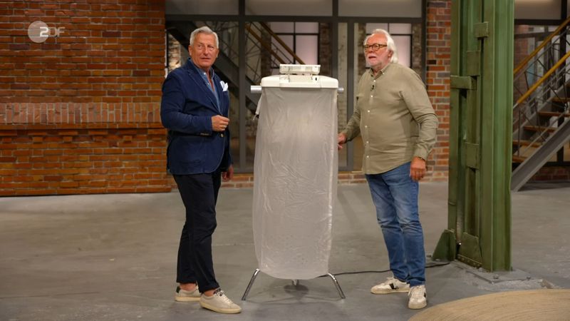 Schmuck, Silber, Porzellan - alles hat das "Bares für Rares"-Händlerteam schon gesehen. Aber das? Was sollte das denn sein? 
