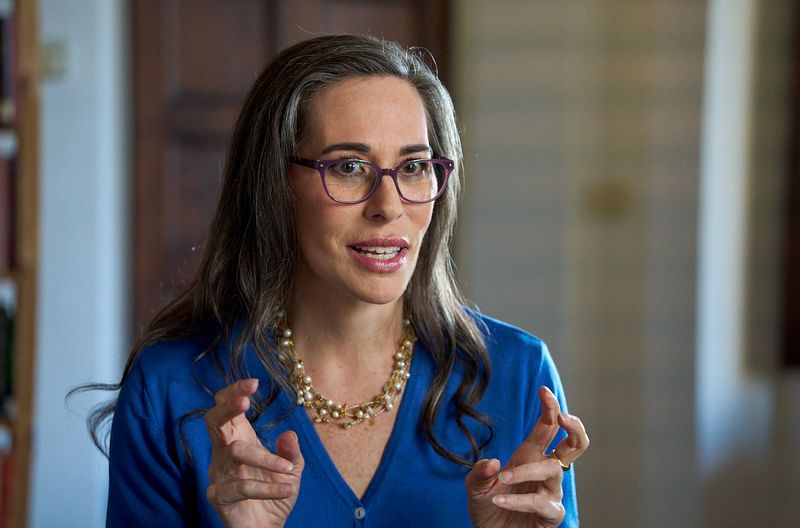 Laut der US-Soziologin Brooke Harrington habe die Nähe von Tech-Bossen wie Mark Zuckerberg und Elon Musk zu US-Präsident Donald Trump teilweise absurde Blüten getrieben.