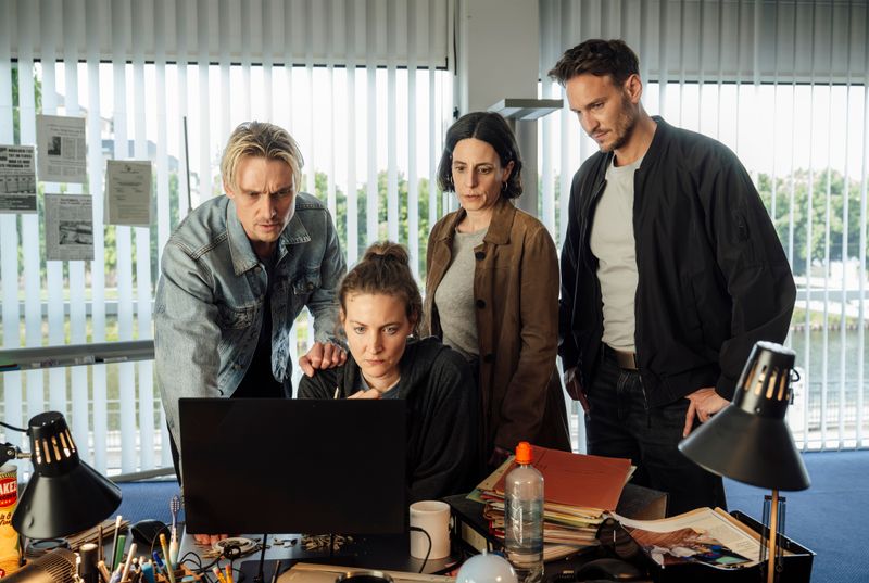 Ein Jahr nach den dramatischen Ereignissen in "Tatort: Das Ende der Nacht" ermitteln Adam Schürk (Daniel Sträßer, links), Pia Heinrich (Ines Marie Westernströer, zweite von links), Esther Baumann (Brigitte Urhausen) und Leo Hölzer (Vladimir Burlakov) wieder gemeinsam. 