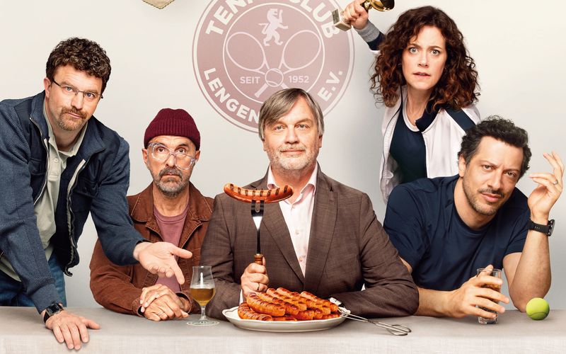 Kino-Adaption des gleichnamigen Theaterstücks: Friedrich Mücke, Christoph Maria Herbst, Hape Kerkeling, Anja Knauer und Fahri Yardim (von links) streiten um die "Extrawurst".