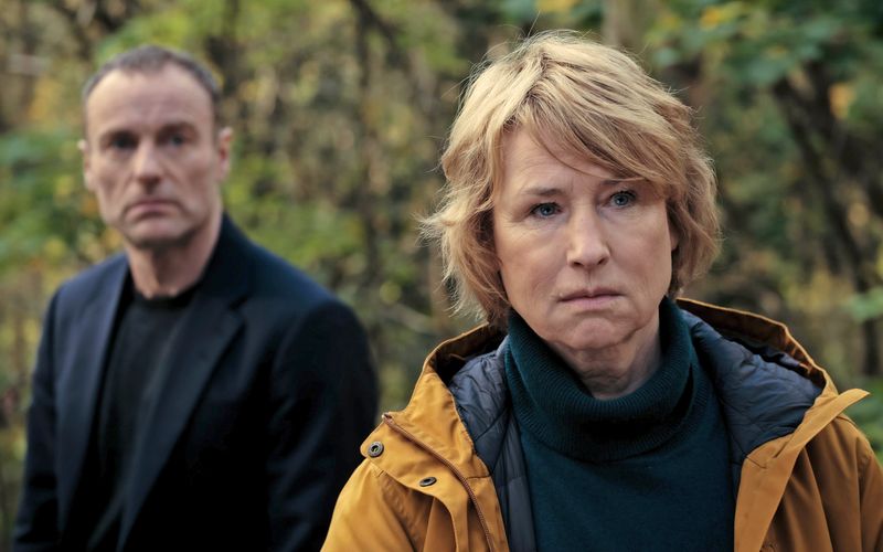 Abschied im Wald? Susanne Bonard (Corinna Harfouch) und Robert Karow (Mark Waschke) ermitteln das letzte Mal gemeinsam im "Tatort" Berlin. Susanne Bonard geht nach nur fünf Episoden in Rente.