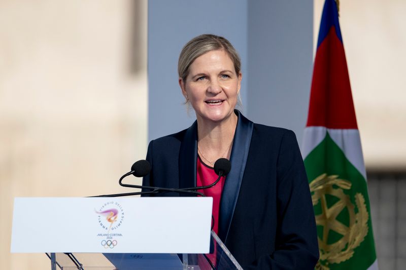 Wer ist die IOC-Präsidentin Kirsty Coventry? Die ARD zeigt zur späten Stunde das Porträt der ehemaligen Schwimmerin aus Simbabwe.