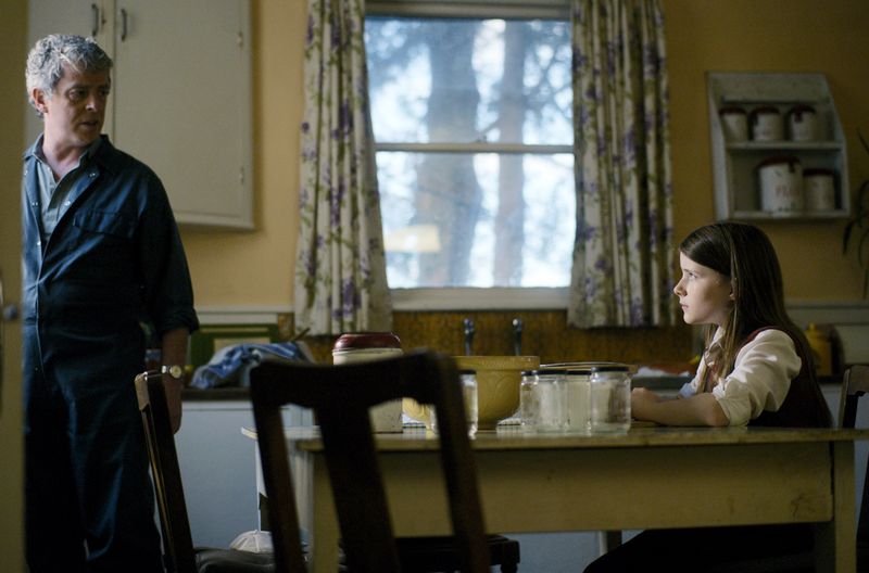 Seán (Andrew Bennett) erwärmt sich für Cáit (Catherine Clinch).