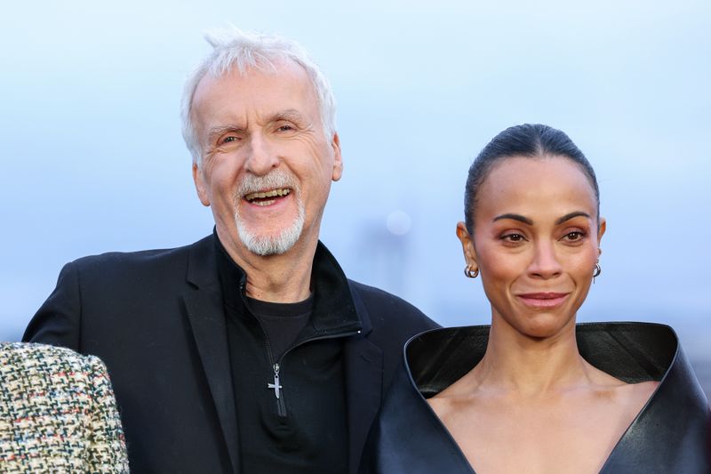 Er habe an sie "als Künstlerin geprägt": Zoe Saldaña ist voll des Lobes über "Avatar"-Regisseur James Cameron. 