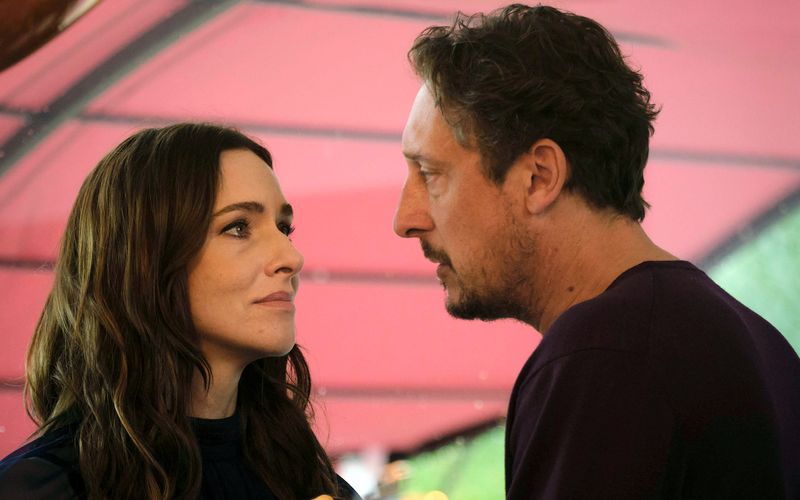 Stuttgarter "Tatort: Ex-It" über die Psychologie des verblassten Ruhms: Das ehemalige It-Girl Pony (Kim Riedle) und Stephan Hübner (Hans Löw) haben ihre Tochter verloren, der Sohn wird vermisst. Wegen ihrer inneren Distanz können die beiden nicht gemeinsam trauern.