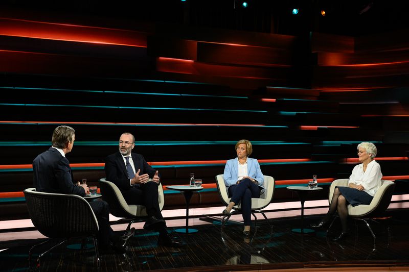 Im Studio diskutierte Markus Lanz (links) mit Manfred Weber, Beatrix von Storch und Ulrike Herrmann.