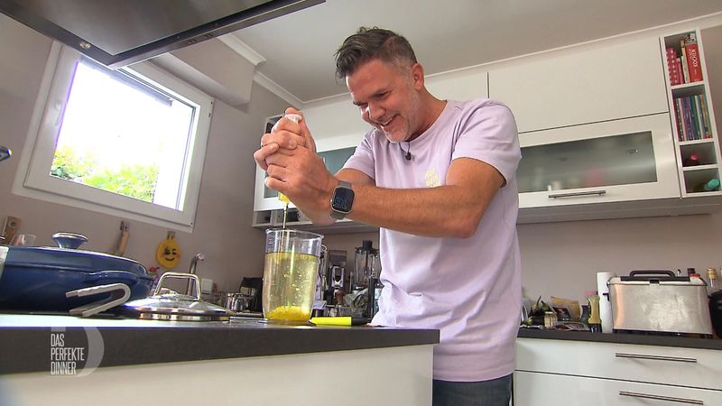 Zitronen-Kaviar in Essen: Kolja (48) tummelt sich in der Molekularküche