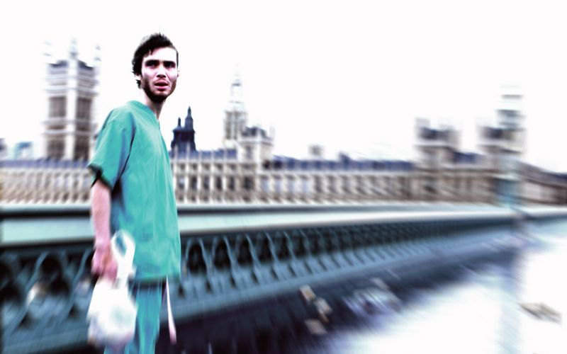  Der junge Fahrradkurier Jim (Cillian Murphy) im menschenleeren London. Es herrscht Totenstille. 