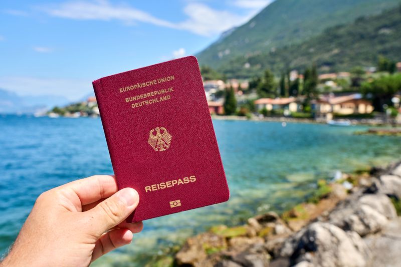 Mit dem deutschen Reisepass lassen sich nur noch 185 Länder visafrei besuchen. 