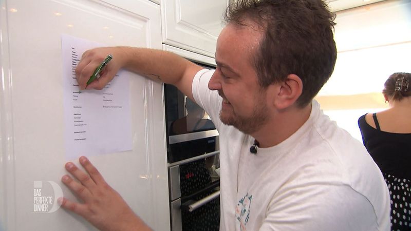 Schritt für Schritt streicht Markus seine Checkliste ab.
