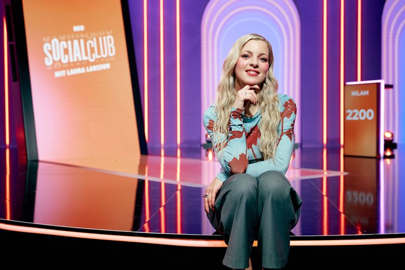 Laura Larsson ist vielen aus den Podcastformaten "Herrengedeck" und "Zum Scheitern Verurteilt" bekannt. Nun startet ihre eigene Comedyshow bei ZDFneo.