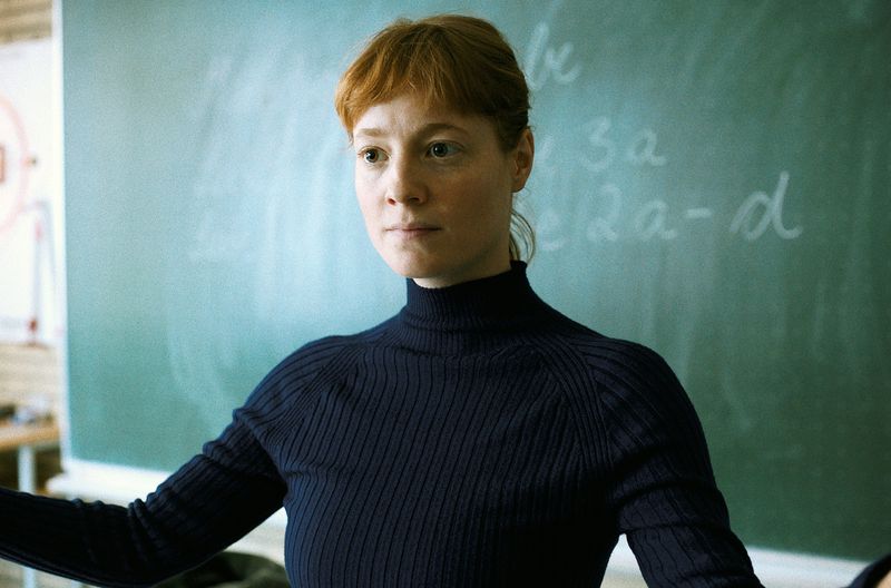 Erst engagiert, dann frustriert: Carla Novak (Leonie Benesch) wird mit den Schattenseiten des Schulsystems konfrontiert.