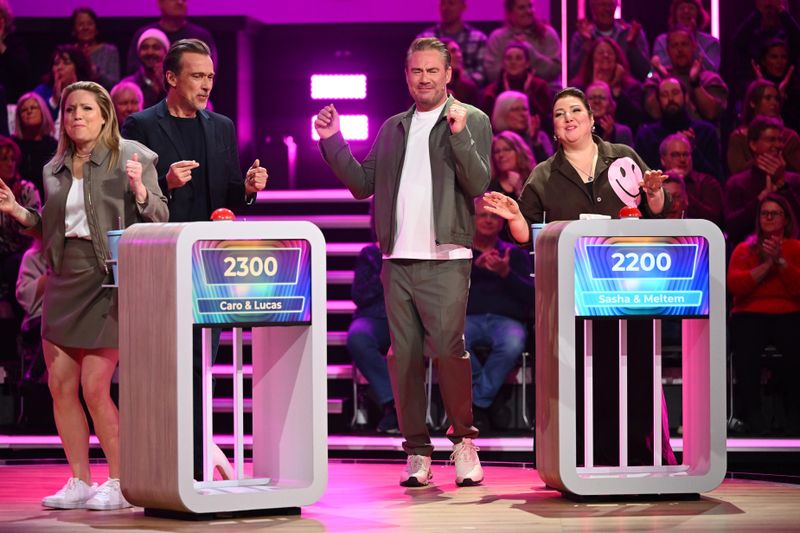 Lassen sich immer wieder zu spontanten Tanzeinlagen hinreißen (von links): Caroline Frier, Lucas Gregorowicz, Sasha und Meltem Kaptan.