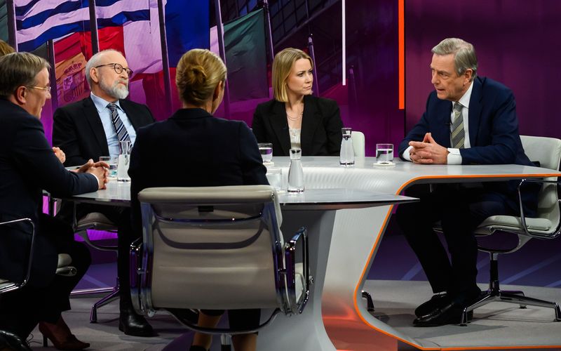 Claus Kleber (rechts) nahm bei "Maybrit Illner" kein Blatt vor den Mund.
