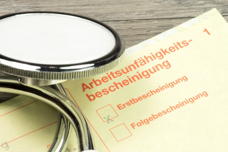 Der Hausärztinnen- und Hausärzteverband fordert schärfere Regeln für Online-Krankmeldungen kommerzieller Anbieter.