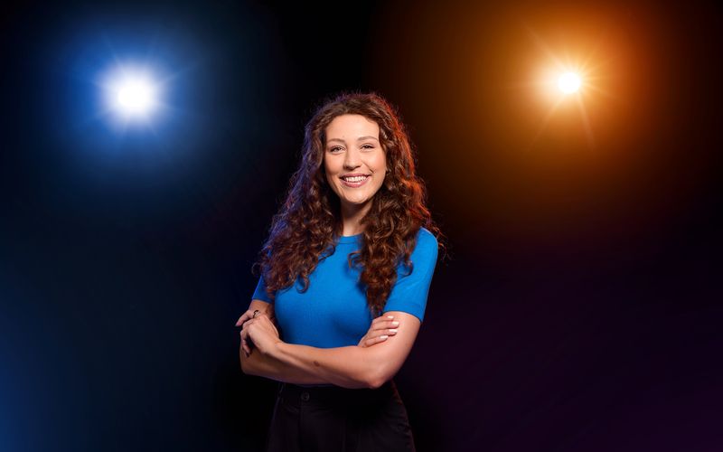 Lena Kesting moderiert bei den Olympischen Spielen in Mailand und Cortina d'Ampezzo für das ZDF die Skisprung-Wettkämpfe - unter anderem am Dienstag, 10. Februar, Mixed-Team (1. Durchgang ab 18.45 Uhr).