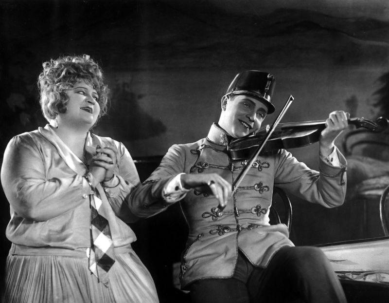 Mit seiner Rolle in "Ein Walzertraum" (Bild, mit Mathilde Dussin) machte Willy Fritsch auch international auf sich aufmerksam.