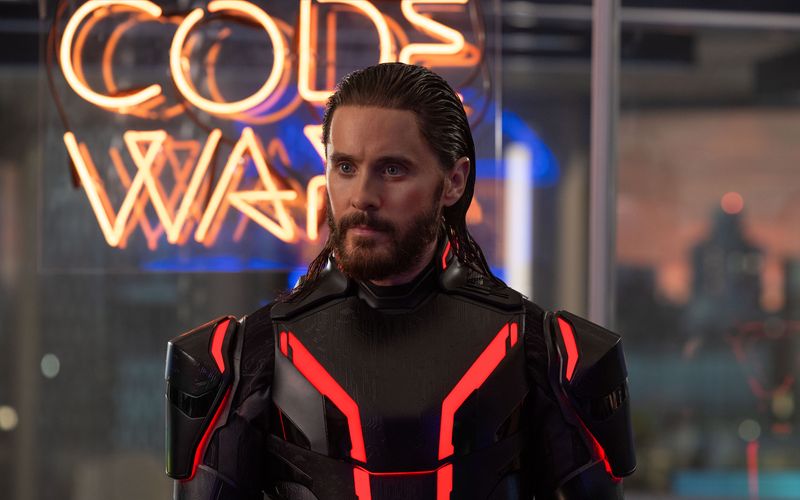 Jared Leto verkörpert in "Tron: Ares" einen scheinbar unbesiegbaren KI-Soldaten.