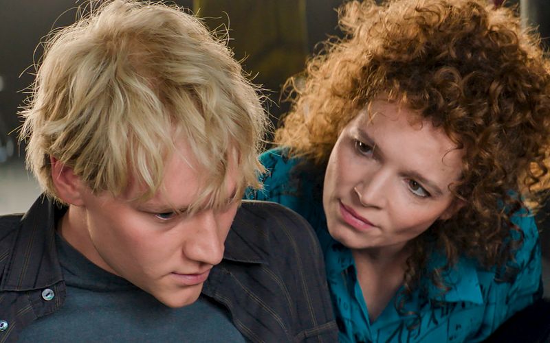 Der junge Joachim (Bruno Alexander, mit Karoline Herfurth) ist an der Schauspielschule zuweilen völlig überfordert.