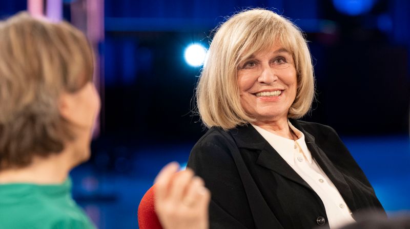 Rentnerin? Ja. Aber: "Ich bin noch nicht tot." Schlager-Legende Mary Roos sprach im "Kölner Treff" sehr offen und launig über das Thema Tod.