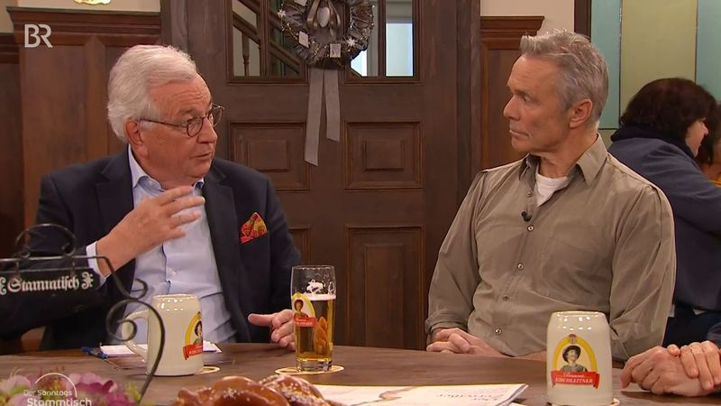 BR-Moderator Hans Werner Kilz (links) begrüßte im "Sonntags-Stammtisch" den Schauspieler Hannes Jaenicke.