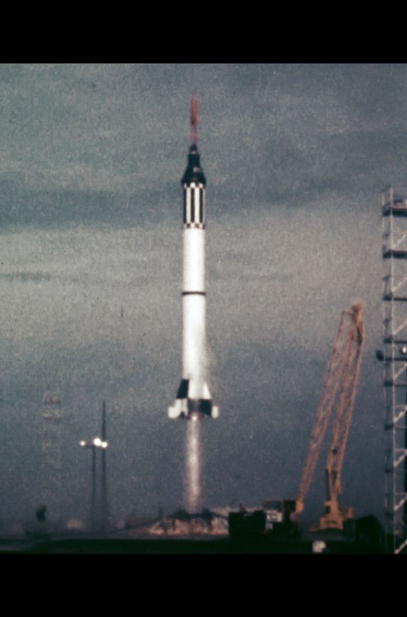 Am 21. Juli 1961 flog Gus Grissom als zweiter Mensch an Bord einer Mercury-Redstone-Rakete ins All. Der Flug dauerte 15 Minuten.