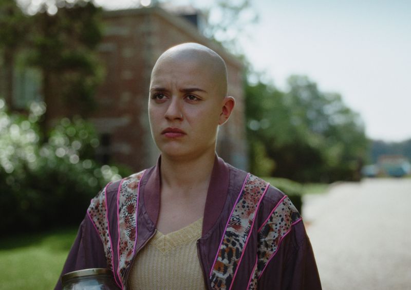 Anna (Emma Rotsaert) ist unheilbar an Krebs erkrankt.