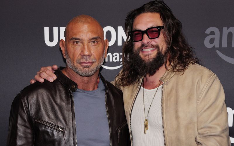 Breite Schultern, Stiernacken, Oberarme wie Baumstämme: Hollywood hatte schon immer ein Faible für starke Typen. In den 80er- und 90er-Jahren waren Arnold Schwarzenegger und Silvester Stallone das Maß aller Mucki-Dinge - heute geben Superstars wie Dave Bautista (links) und Jason Momoa den Muskel-Ton(us) an.  