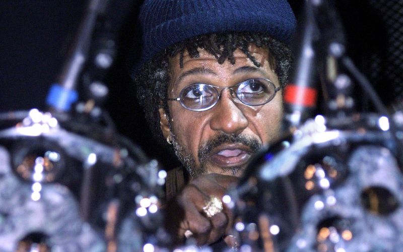 Er war für den Rhythmus vieler bedeutender Musiker zuständig, bekannt wurde er als die eine Hälfte des Duos "Sly & Robbie". Nun ist Sly Dunbar im Alter von 73 Jahren gestorben.