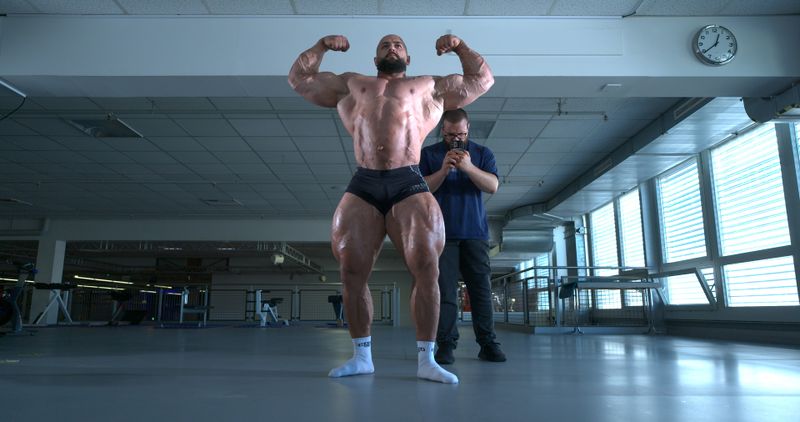 Bodybuilder Maik lässt sich für seinen Traumkörper coachen.