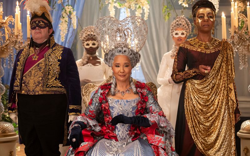 Intrigen, Herzschmerz, Geheimnisse: "Bridgerton" ist eine der erfolgreichsten Netflix-Serien der letzten Jahre. Die Dramaserie ist aber bei weitem nicht die einzige Serie, in der das Publikum in royale Gefilde abtauchen kann. Welche Produktionen noch königliche Unterhaltung bieten, lesen Sie in der Galerie.