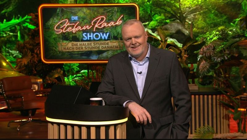 Stefan Raab arbeitete sich in seiner neuen Show zum Dschungelcamp an dem RTL-Format ab.