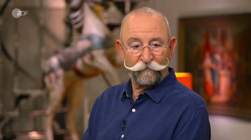 Ein merkwürdiges Gerät sorgte bei Horst Lichter in der Mittwochsausgabe von "Bares für Rares" (ZDF) für große Verwirrung: Der Moderator tippte hartnäckig auf einen Spielautomaten - mit oder ohne Geld. Detlev Kümmel schmunzelte, für ihn handelte es sich um ein Kunstobjekt. Und im Händlerraum? Dort eskalierte die Begeisterung zum "LSD-Traum".