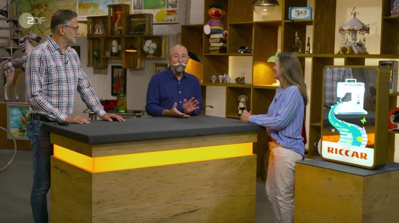 Horst Lichter atmete auf: "Gott sei Dank macht das Gerät keine Geräusche. Die meisten machen ja immer Bling, Bling, Ding, Ding." Lichter vermutet wohl, es handele sich um einen Spielautomaten. Detlev Kümmel schmunzelte allwissend, denn er wusste auch: "Geld kommt auch nie raus. Das ist das Doofe." War es wohl doch kein Spielautomat? 