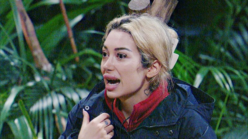 Über was man sich alles aufregen kann! Ariel zettelt Wirbel um fehlende Handtücher und handfesten Streit um die Schlafplätze an.