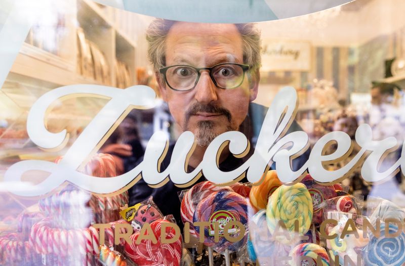 Dr. Eckart von Hirschhausen ist diesmal dem Zucker und seinen Gefahren auf der Spur. Was er herausfindet, ist so gar nicht süß.