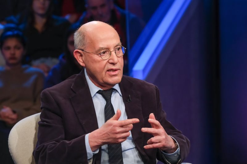 Gregor Gysi erklärte, dass die schwarz-rote Koalition durch die Wahlergebnisse verunsichert sei.