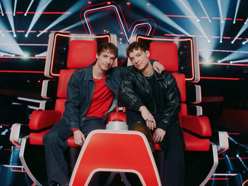 Alles begann mit einem YouTube-Video. Heute sind Roman (links) und Heiko Lochmann erfolgreiche Sänger. Bis 2019 waren die Brüder vor allem unter dem Namen "Die Lochis" bekannt, seit 2021 machen sie als "HE/RO" gemeinsam Musik.